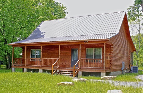 Wilburn Cabin | Trumpeter Lodge located on the banks of Little Red River, Heber Springs,Arkansas