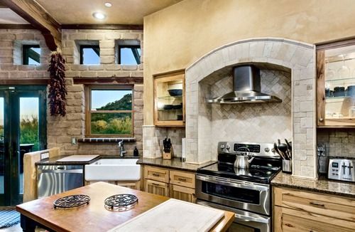 Drexel Heights House | Tucson Time Machine Journey–Enjoy Rooftop Sunsets & Wildlife Show