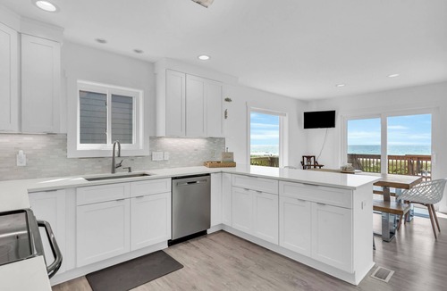 Topsail Beach House | TurtleTrax on Topsail Beach : Stunning oceanfront retreat!