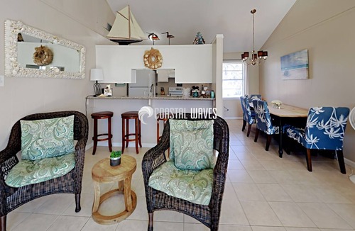 Pirates Beach House | Tutt Hutt - Fenced yard Home in Pirates Beach!