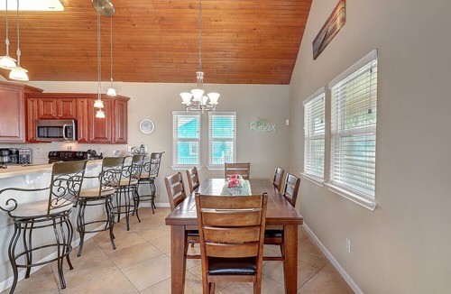 Safe Harbor House | Twin Dolphin Cove has all you need for the ultimate Port A vacation! Pet friendl