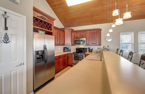 Safe Harbor House | Twin Dolphin Cove has all you need for the ultimate Port A vacation! Pet friendl