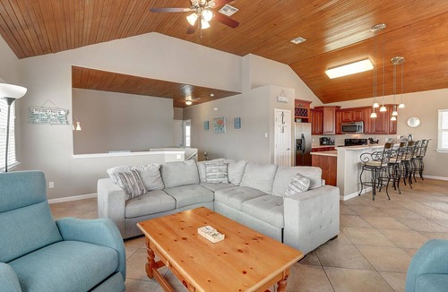 Safe Harbor House | Twin Dolphin Cove has all you need for the ultimate Port A vacation! Pet friendl
