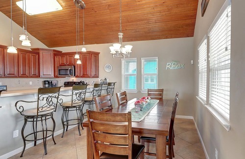 Safe Harbor House | Twin Dolphin Cove has all you need for the ultimate Port A vacation! Pet friendl