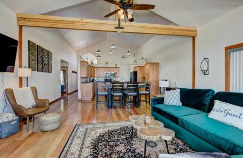 Boise House | Twin Pines Cabin in Wilderness Ranch on Hwy 21, AMAZING Views, 20 ft ceilings, fully fenced yard, pet friendly, , Go paddle boarding at Lucky Peak, or snowshoeing in Idaho City and take in the hot springs, sleeps 10!