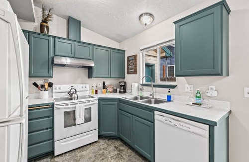 West Bench Apartment | Two Adjacent Apartments for Large Groups (3539)