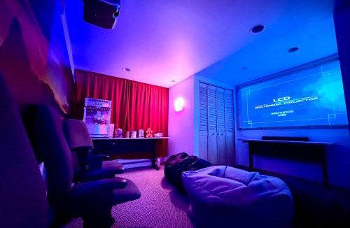 Blanchard House | Two Adjacent Cabins near Silverwood with Vintage Ice Cream Parlor & Movie Theater