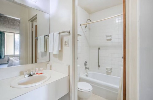 Templeton Hotel | Two Affordable Rooms w/Double Beds & Private Bath – Perfect for Budget Traveler