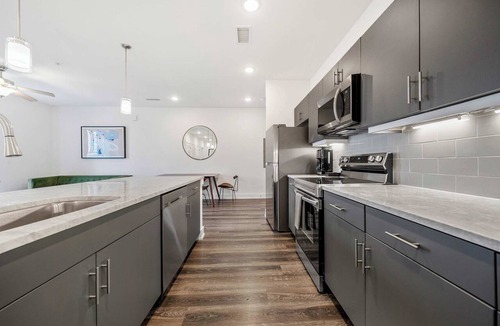 SoNo Apartment | Two-Bedroom Apartment w/Balcony - Gym - Balcony