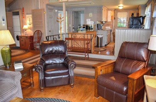 Dennis Port House | Two bedroom sleeping 6 with central air conditioning