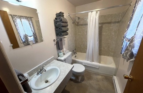 Melrose House | Two Bedroom Suite - Montana Mountain Views