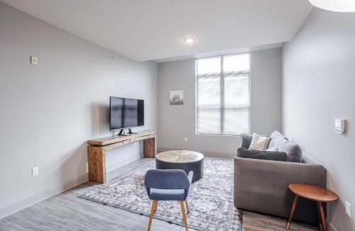 Central Business District Apartment | TWO CozySuites at the Banks with Pool 17