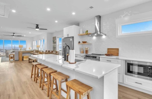 North Carolina Coast House | Two SeaView Lux Suites | 10BR w/Elevator-Sleeps 32