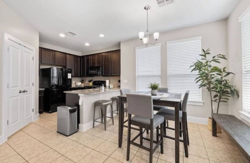 Georgetown House | Two Step Inn Stay: Cozy & Affordable 3BR with a Private Yard in East Georgetown!