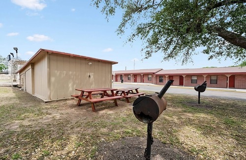 Beeville House | Two Units Perfect for Big Groups, with Free Parking, Pet-friendly!