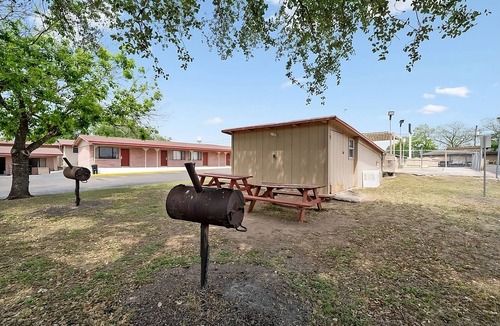 Beeville House | Two Units Perfect for Big Groups, with Free Parking, Pet-friendly!
