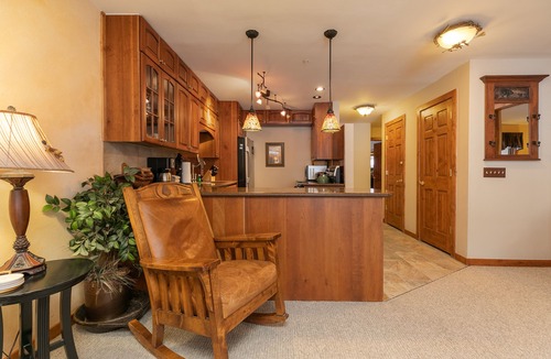 Four O'Clock Condo | Tyra Streamside Buffalo Run Condo: Ski-In/Ski-Out