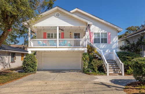 Saint Simons Island House | Ultimate 5 bedroom - 3 bath Family Vacation home with private Pool - SSI!