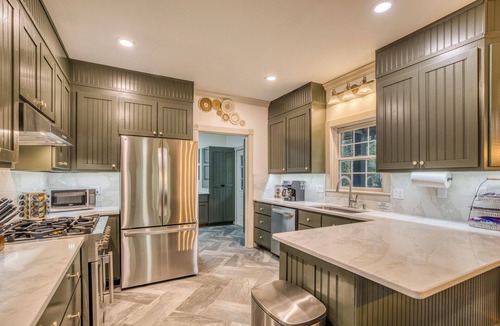 Epworth House | Ultimate Creek Retreat- private 250 ft waterfront - Hot Tub, Sauna, Game Room