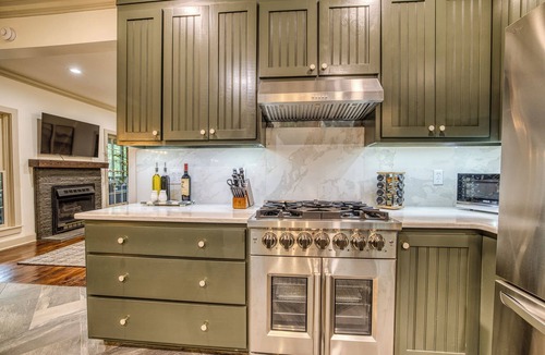 Epworth House | Ultimate Creek Retreat- private 250 ft waterfront - Hot Tub, Sauna, Game Room