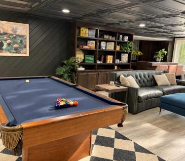 South Tulsa House | Ultimate Family Getaway-Sleeps 18