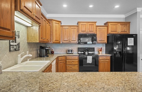 Lake Hamilton Condo | Ultimate Lakefront Retreat in Hot Springs with Private Boat Slip!