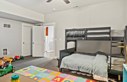 Southeast Boise House | Ultimate Vacay Home for Fam + Friends with Views! 4,000+ Sq Ft of Fun! 6 miles to Lucky Peak!