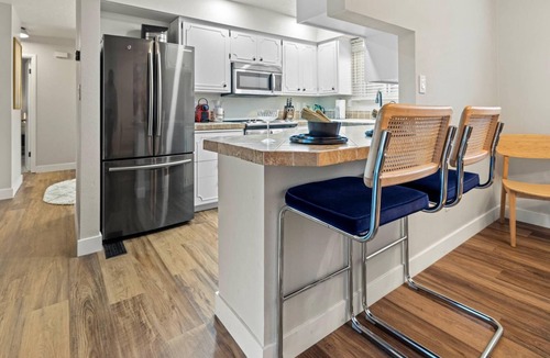 Central Rim House | Ultra Comfort + Style! NEW HOT TUB! Covered Patio, BBQ, Fire Pit & More! >10 min to Downtown & BSU!