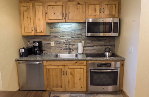 Park City Condo | Unbeatable views from totally renovated studio by RedAwning - Save 20% on 7+ Nights!
