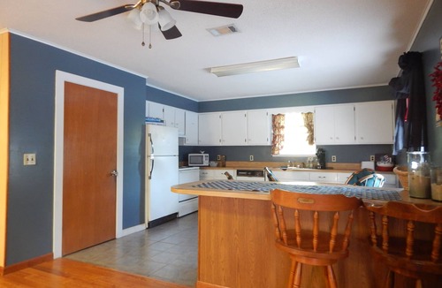 Perkinston House | Uncle Ralph's House on Red Creek - Uncle Ralph’s Cabin Rentals - PRIVATE BEACH