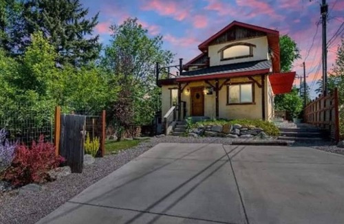 Riverfront House | Unique 3-bedroom house close to Downton in Riverfront Neighborhood.