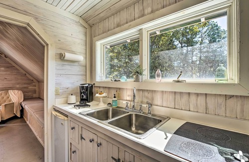Fruitvale Cabin | Unique Loft Cabin: Fire Pit & Fishing Access!