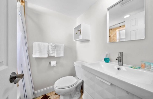 Garden Hills Apartment | Unique Studio w Parking Top Location 14