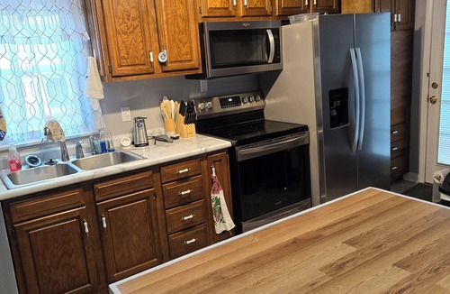 Owensboro House | Uniquely remodeled 3 bdrm 1 bth home in safe area! Fenced in with a large deck!