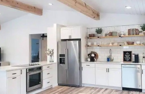 Cameron House | Unplug and relax at this peaceful farm retreat in the North Carolina pines.