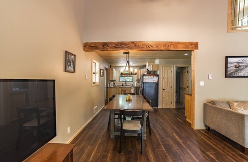 Glacier House | Unplug at this Mt. Baker Cabin in the Hot Tub, enjoy massage chair & rain shower