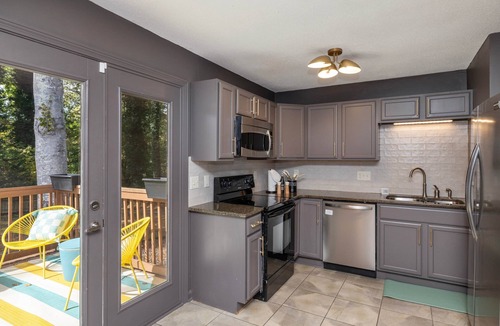 Waxhaw House | Unwind in Waxhaw - 15 minute Stroll to Downtown!