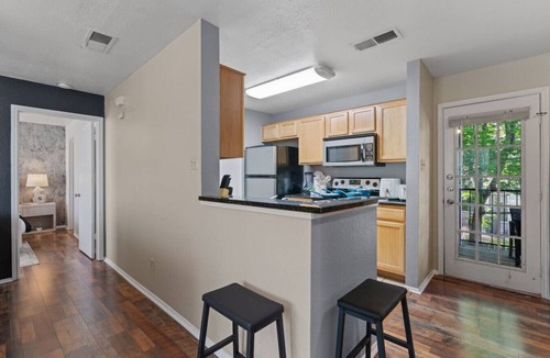 McNeil House | Up to 32 People - Luxurious Home