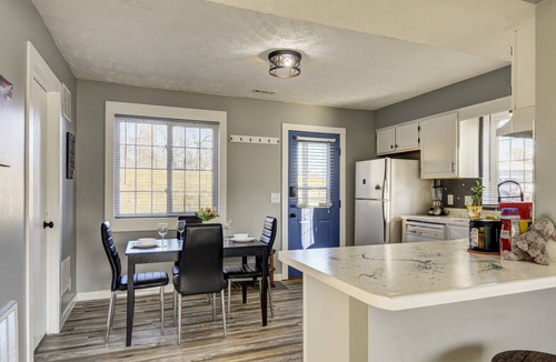 Pottawattamie County Apartment | Updated 1 Bedroom Apartment A Stone's Throw From Downtown Omaha