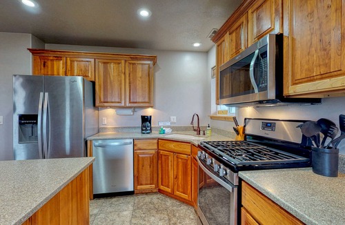 Garden City Cabin | Updated Bear Lake cabin with game room & new swing set - walk to town