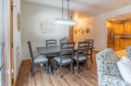 Somers Condo | Updated condo with peek-a-boo lake views, deck, W/D, fireplace, & lake access