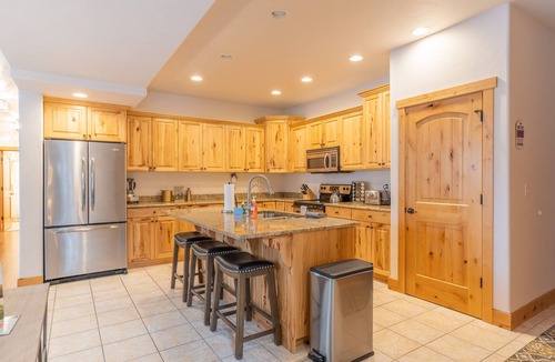 Somers Condo | Updated condo with peek-a-boo lake views, deck, W/D, fireplace, & lake access