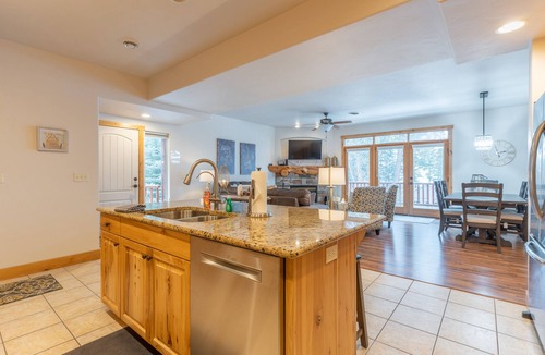 Somers Condo | Updated condo with peek-a-boo lake views, deck, W/D, fireplace, & lake access