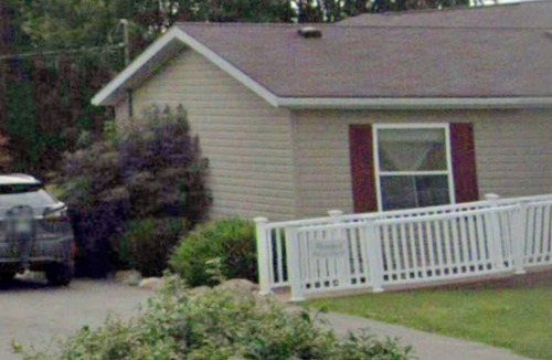 Flushing Township House | Updated family friendly home just outside of downtown.