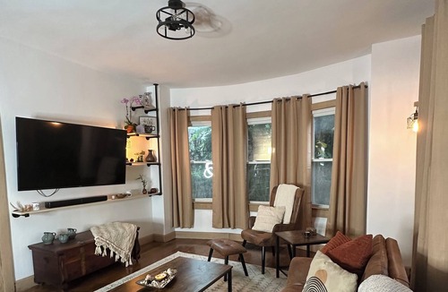 Mapleton/Fall Creek House | UPDATED Large 1910 Home! Remodel! Fast WiFi. Spacious. Fireplace.