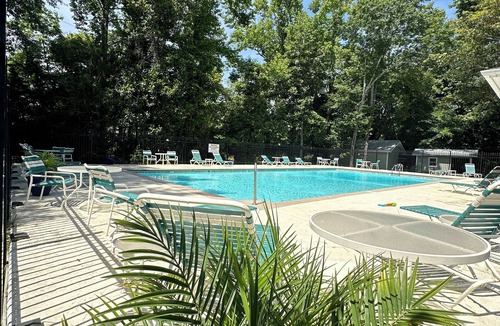 Wilmington House | Updated/Resort StyleSleeps-8-Beach-5 min/Pool/Dining/pickle Ball-Prime location