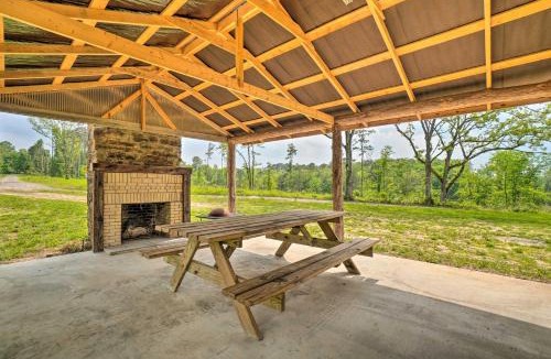Ozark House | Updated Studio Cabin in Ozark with Yard and Mtn View