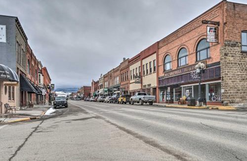 Red Lodge House | Updated Townhome with Hot Tub - Walk to Downtown!