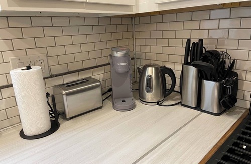 Cleveland Apartment | Updated Unit on a Quiet Street Near Cafes and Restaurants, Cleveland Heights
