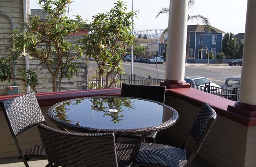 Grant Hill Condo | Upgraded Victorian Unit Close to DT, Conv Ctr, Zoo, Coronado, Airport, Sea World